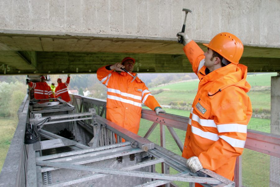 Die Volmetalbrücke in Hagen-Eilpe wurde aus Sicherheitsgründen gesperrt. Brückenprüfer hatten festgestellt, dass sich die seit Sommer bekannten Schäden an der Übergangskonstruktion verschlimmert haben. - Symbolfoto: Straßen.NRW